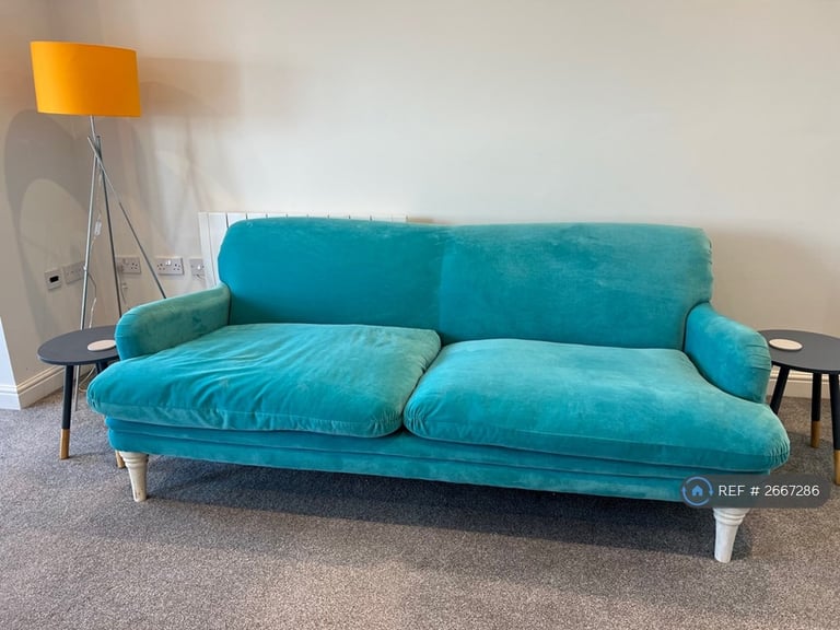 2 bedroom flat in Royal Esplanade, Margate, CT9 (2 bed) (#2667286)