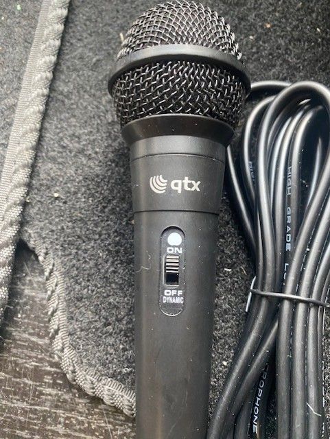 NEW MICROPHONE AND CABLE FOR SALE - STUNNING BLACK COLOUR - ONLY £15