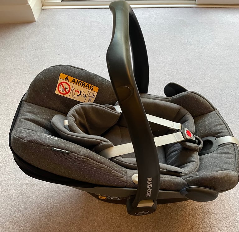 Maxi Cosi pebble plus and pearl pro with I-size isofix base