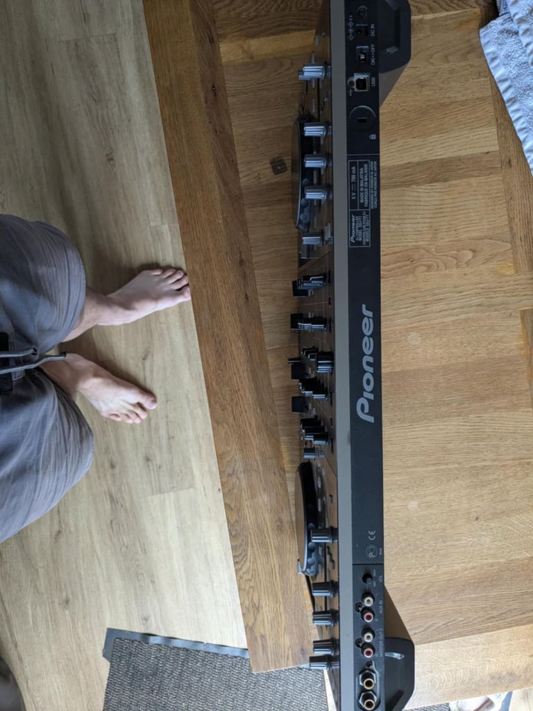 PIONEER DDJ-T1 Traktor Controller DJ DECKS. GREAT PRICE. EXCELLENT CONDITION.