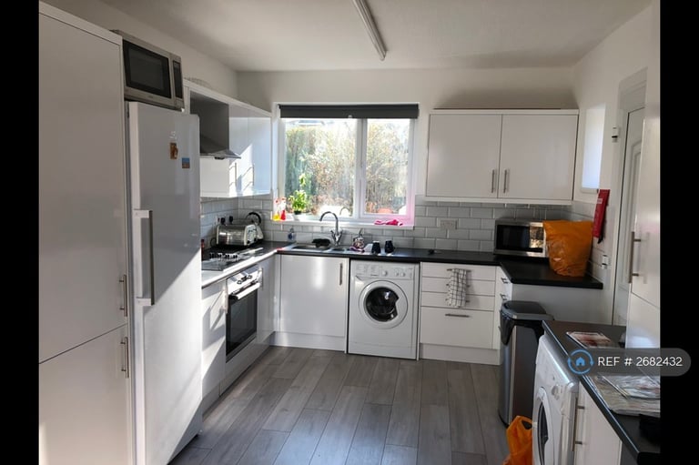 6 bedroom house in Haycombe Drive, Bath, BA2 (6 bed) (#2682432)