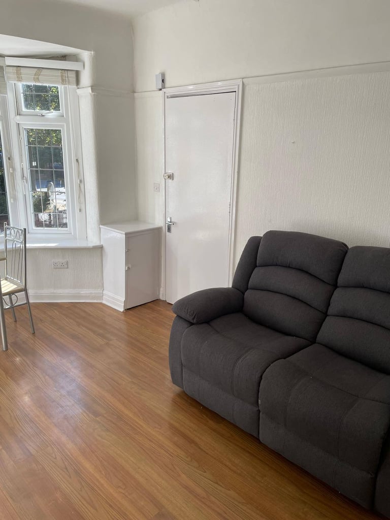1 Bedroom Flat Available to Rent - Didsbury, M20 6SE