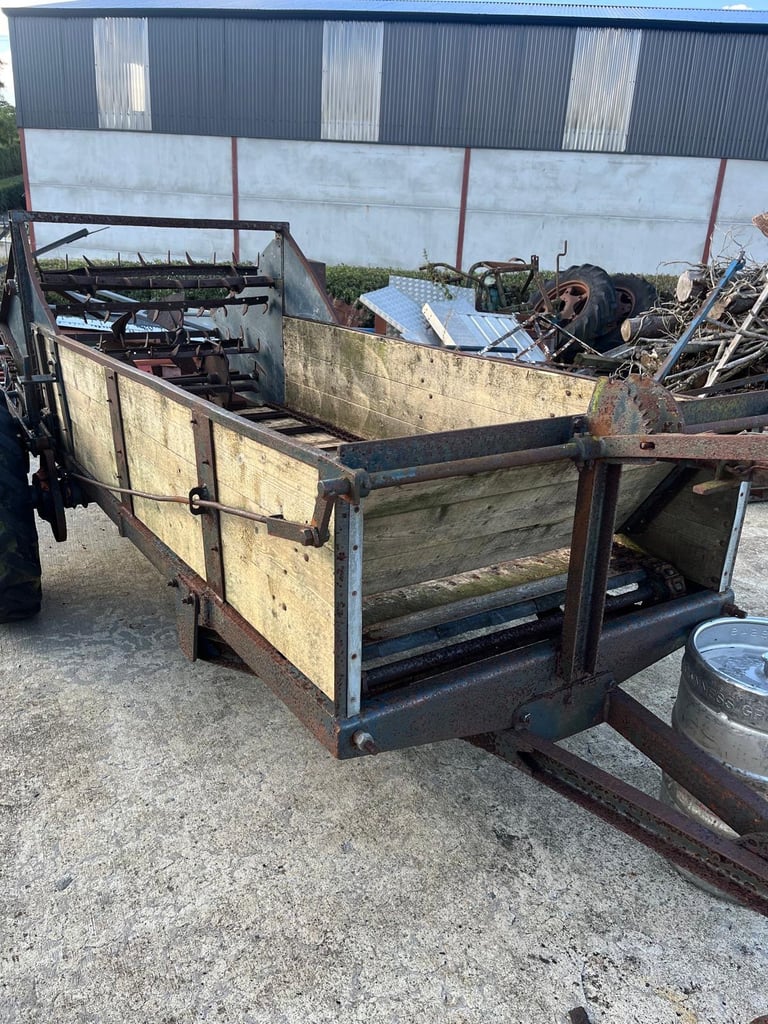 Sloghan Manure Spreader