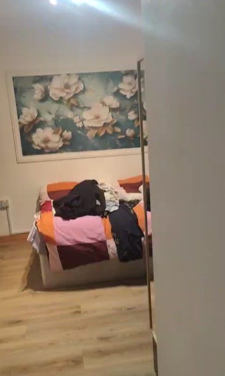 Double Room to Rent in Warbank Crescent, Croydon CR0. Only for singles. Bills included.