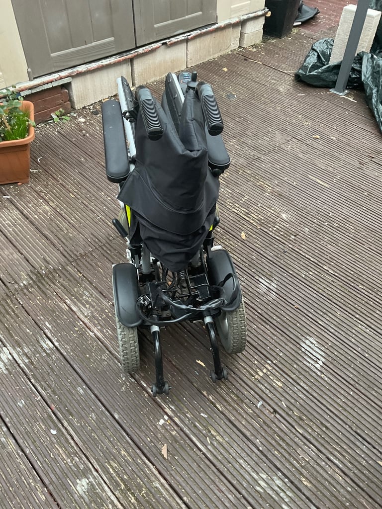 ELECTRIC WHEELCHAIR IN VERY GOOD CONDITION 