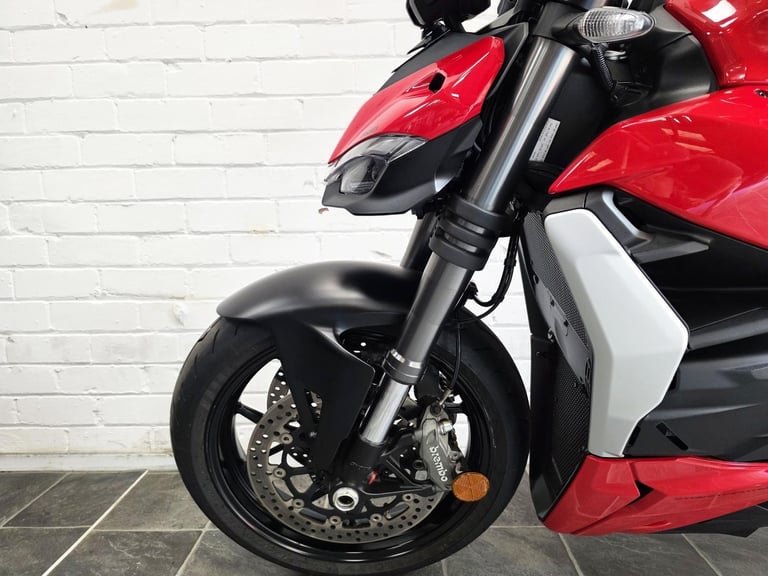 Ducati Streetfighter 955 V2