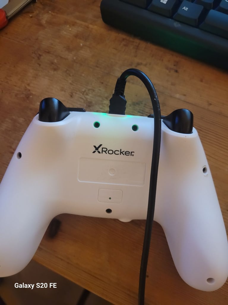 preloved xrocker Game Controller Black Wired PC USB - minor right thumbstick drift