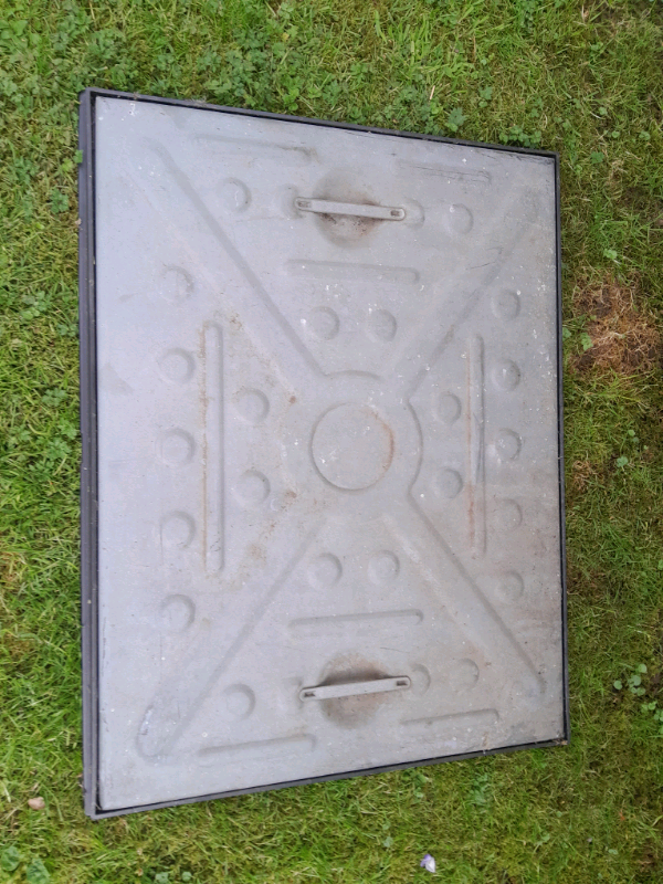 Metal man hole cover with plastic surround 
