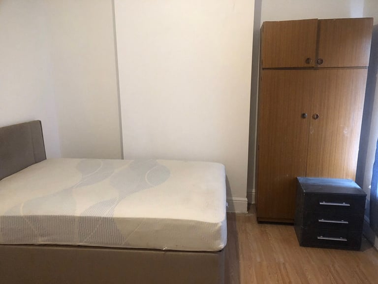 Spacious & Cosy double Room for Rent ST6 2DS