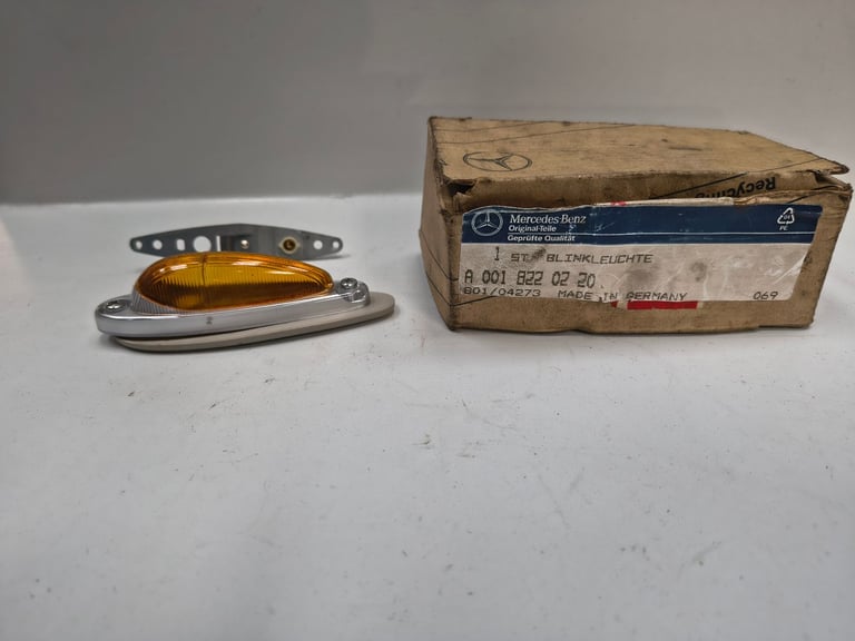 image for Mercedes 309/310/313 Turn Signal Lamp A001 822 02 20
