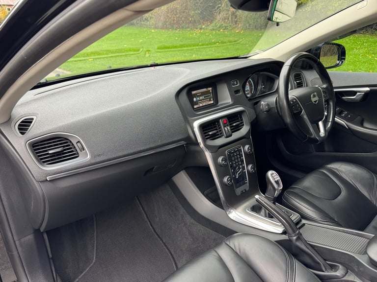 2013 63 Volvo V40 2.0 D3 SE Manual 5 Door Diesel Hatchback 