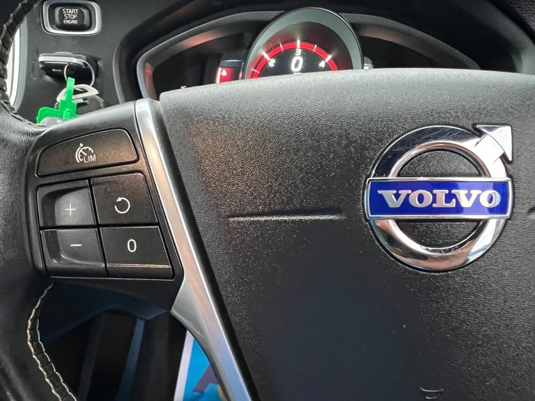 2015 Volvo V40 2.0 D4 R-Design Nav Hatchback 5dr Diesel Manual Euro 6 (s/s) (190 ps) HATCHBACK Di...