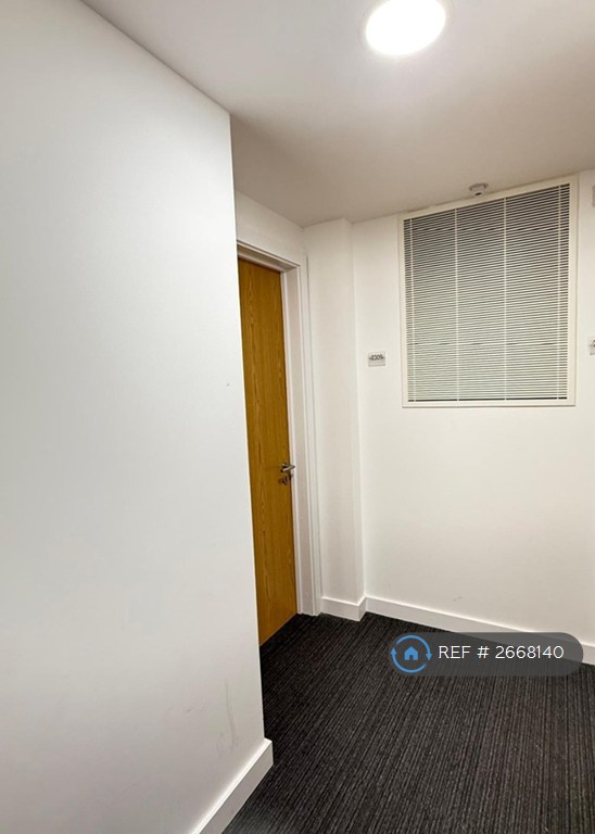 2 bedroom flat in Michigan Point Tower D, Salford, M50 (2 bed) (#2668140)