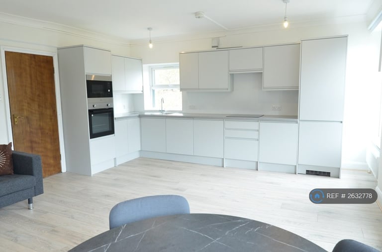 image for 3 bedroom flat in Ealing Broadway, London, W5 (3 bed) (#2632778)