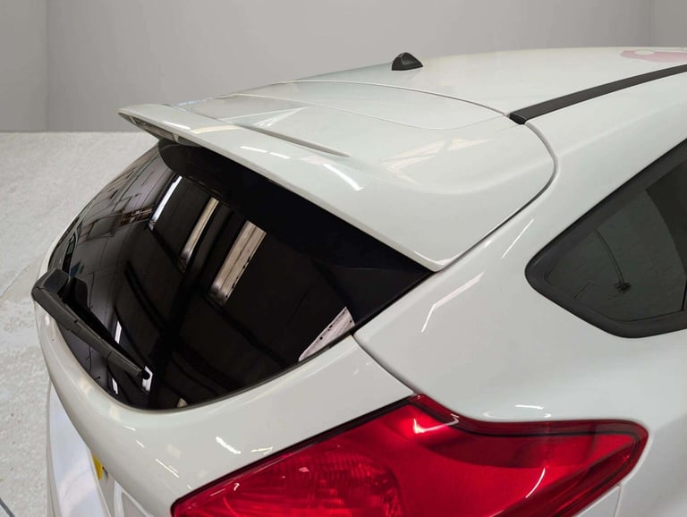 2017 Ford Focus 1.0T EcoBoost ST-Line Euro 6 (s/s) 5dr HATCHBACK Petrol Manual