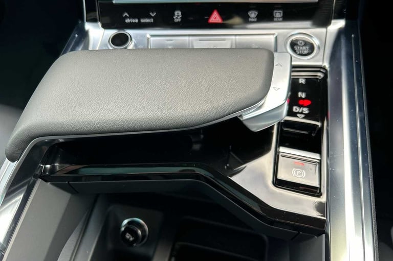 2023 Audi Q8 300kW 55 Quattro 114kWh Black Edition 5dr Auto ESTATE ELECTRIC Automatic