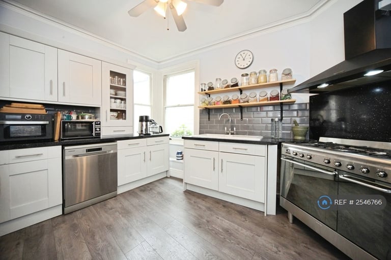 5 bedroom house in High Street, Tring, HP23 (5 bed) (#2546766)