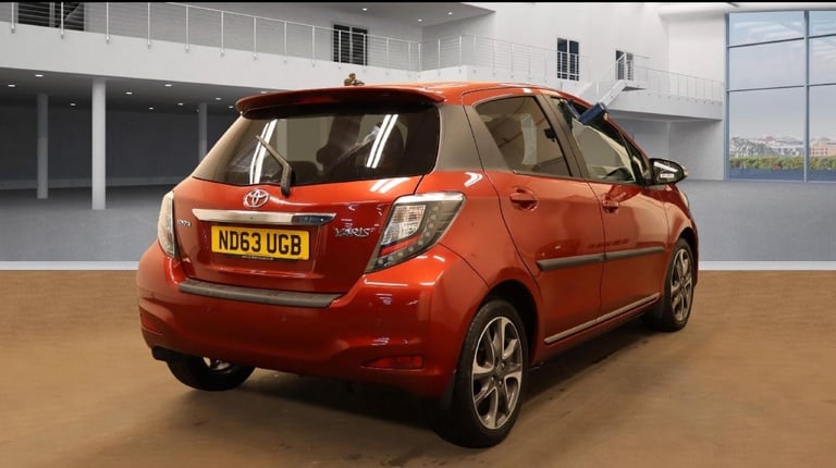Toyota yaris 1.3 VVT-I Trend petrol late 2013 ulez compliant 