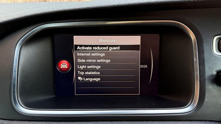 2017 Volvo V40 2.0 D2 R-Design Nav Plus Auto Euro 6 (s/s) 5dr Hatchback Diesel Automatic