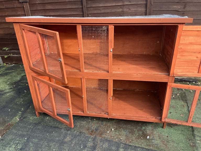 Rabbit hutch 