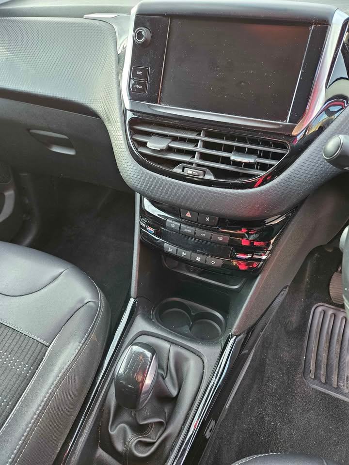 Peugeot, 2008, Hatchback, 2017, Manual, 1199 (cc), 5 doors