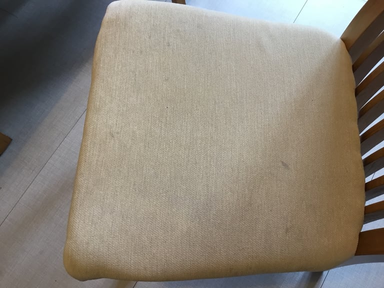 Extendable dining table and 6 chairs