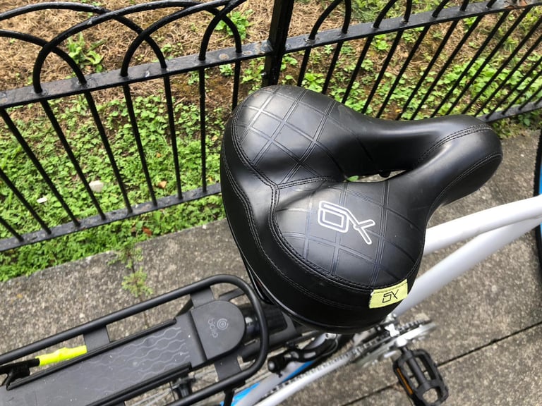 Lovely Adult Btwin hybrid Large frame 700C 24 speed in excellent condition fully functional 