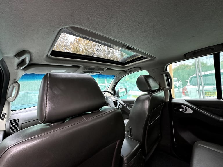 2013 Nissan Navara 3.0 dCi V6 Outlaw 4WD Diesel 4-Door Diesel