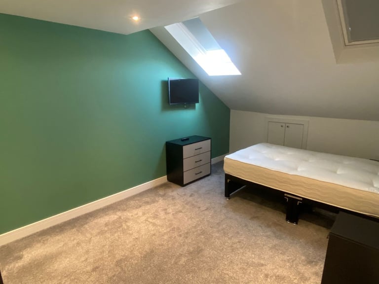 TOP QUALITY DOUBLE EN SUITE ROOM TO LET 