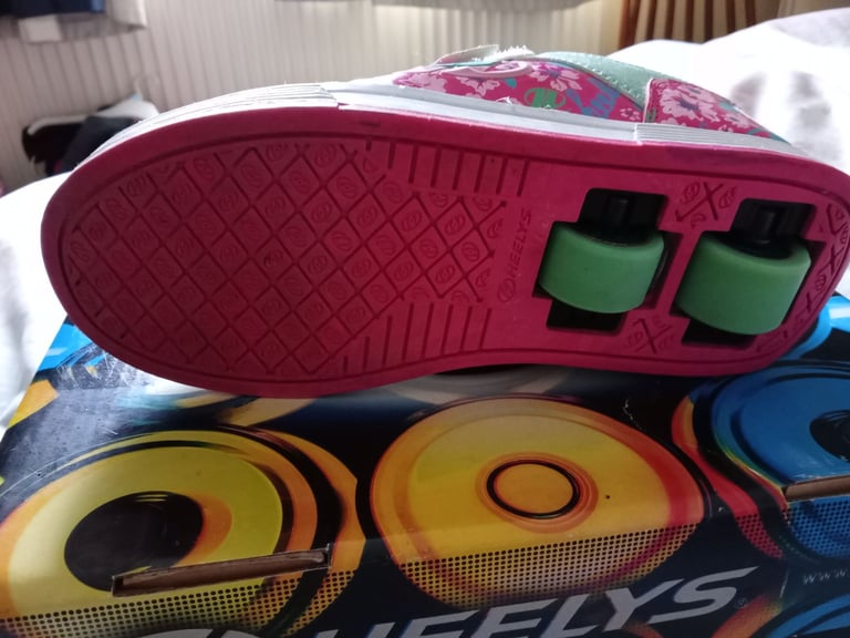 Heelys Girls size 1
