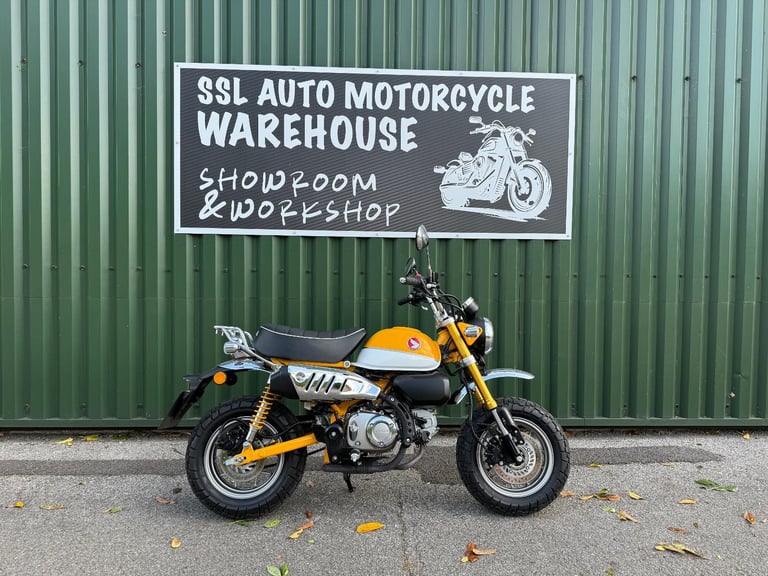 Honda Z125 MA-K Monkey Bike 2019 Yellow and White 1 Owner 880 Miles Rack Fitted