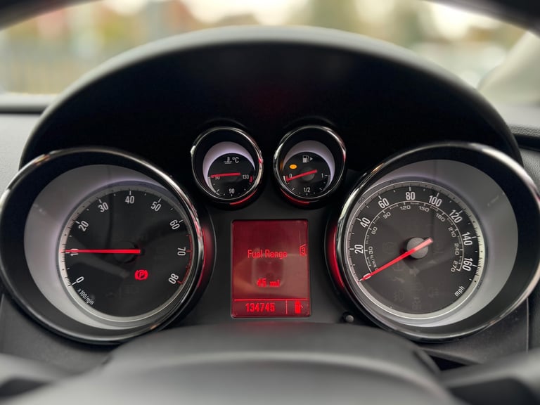 2011 Vauxhall Astra 1.6i 16V SE 5dr HATCHBACK Petrol Manual