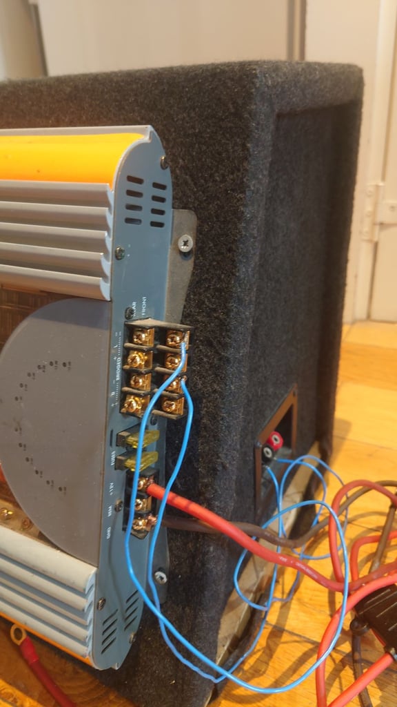 JBL GTO 4000 Car Amplifier with Subwoofer (with power and audio cables)