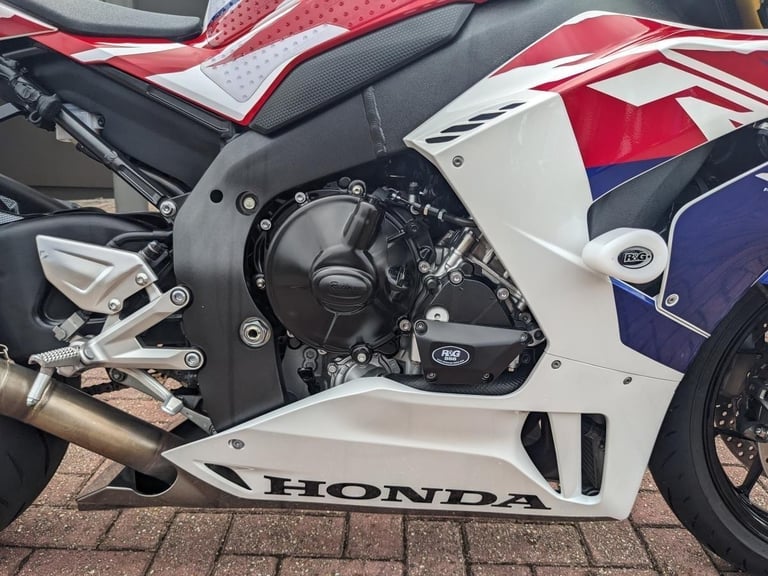 HONDA CBR1000RR-R FIREBLADE SP 30TH ANNIVERSARY 2022 - 2X AKRAPOVICS - EXTRAS