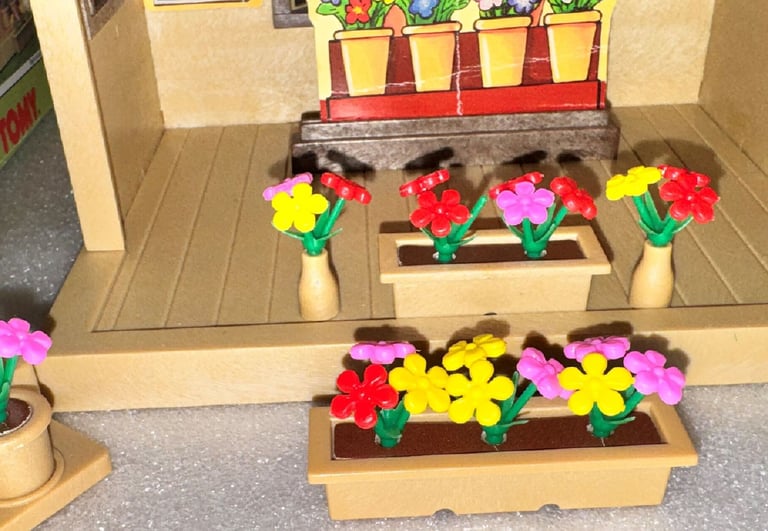 SYLVANIAN FAMILIES’ VINTAGE VILLAGE FLORIST FLOWER SHOP MAY BLOSSOM ..3180