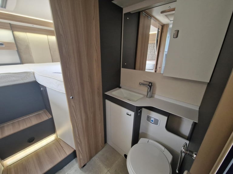 2022 SWIFT ESCAPE 684  4-BERTH - 4-BELT - 1 OWNER - EXCELLENT