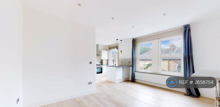 3 bedroom flat in Crystal Palace, London, SE19 (3 bed) (#2658754)
