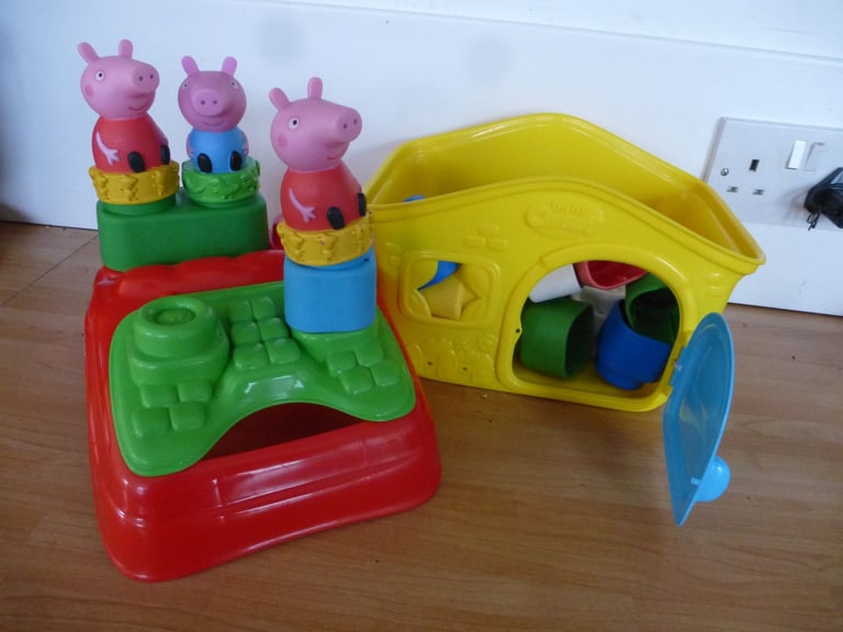 image for Peppa Pig House, figures & soft play bricks, £3 the lot. 