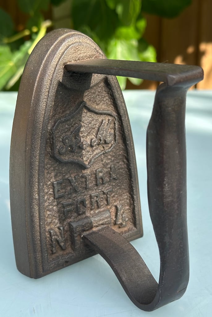 ANTIQUE FRENCH CAST IRON FLAT IRON, SAD IRON, A.M EXTRA FORT No4 - 1800s - WILL POST!