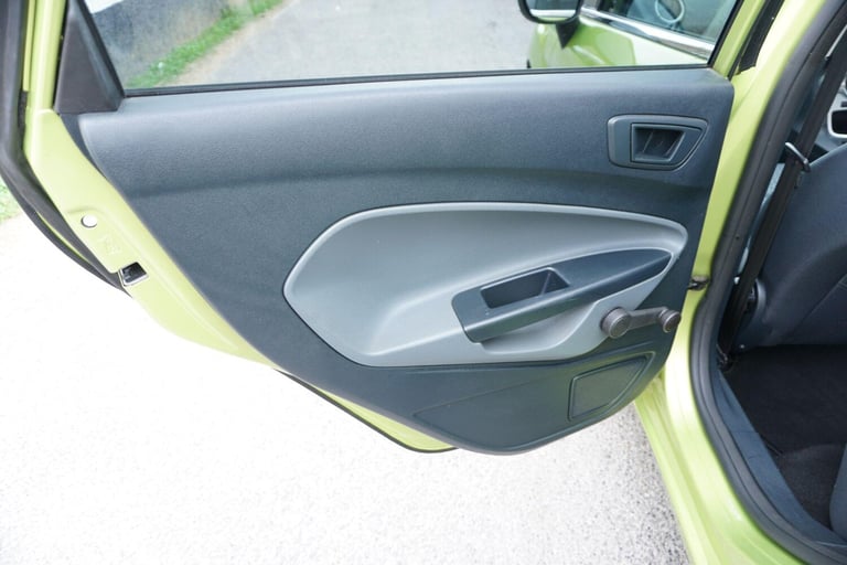 2010 Ford Fiesta 1.6 Titanium 5dr HATCHBACK Petrol Manual