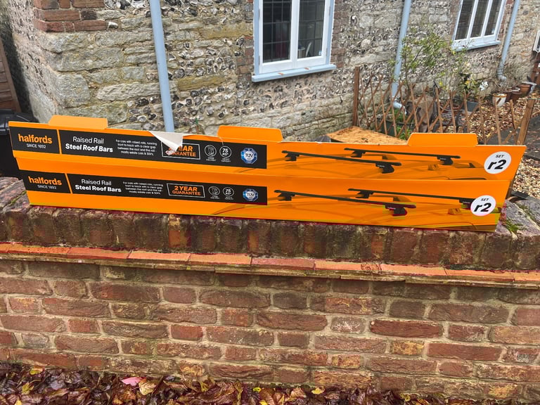 Halfords roof bars 