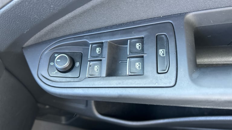 2022 Volkswagen Golf 1.0 TSI Life 5dr Petrol Hatchback Hatchback Petrol Manual