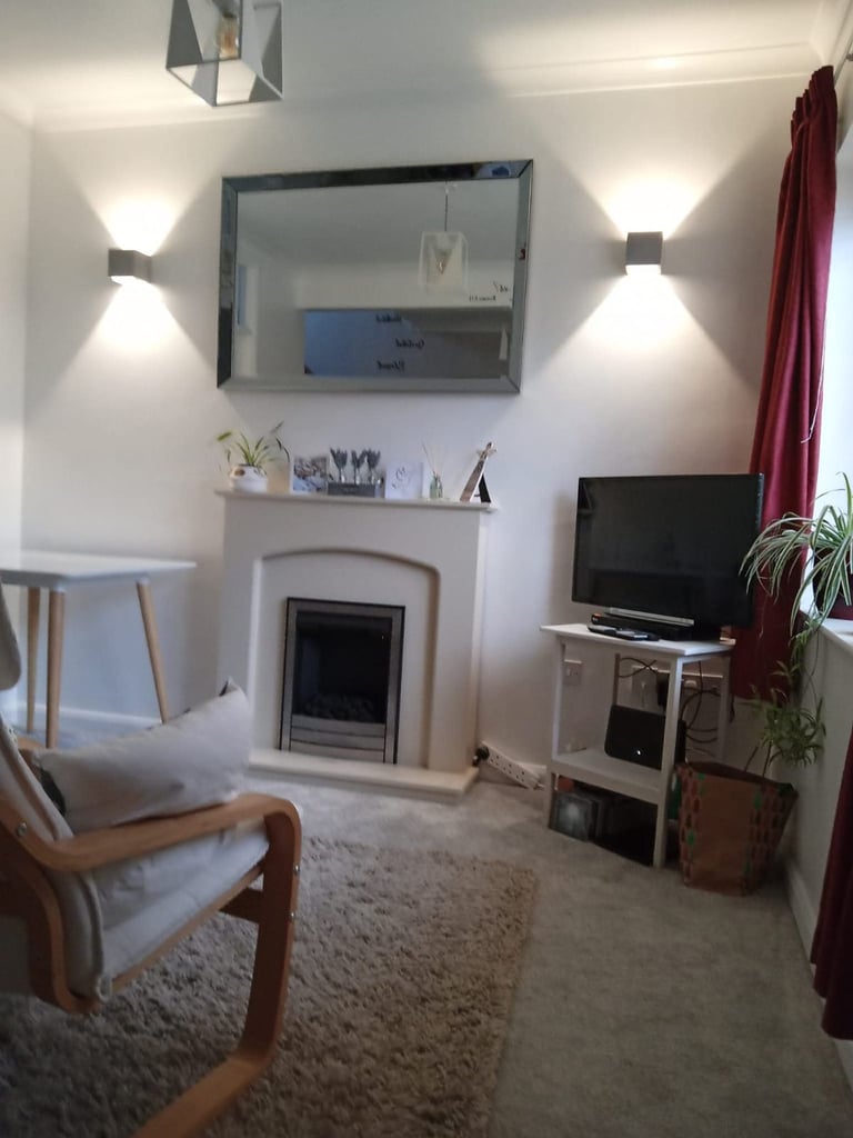 FOR SALE Over 55s-Scheme 2 bed house for sale.NO CHAIN  ( No agencies/auctions /3rd parties please)