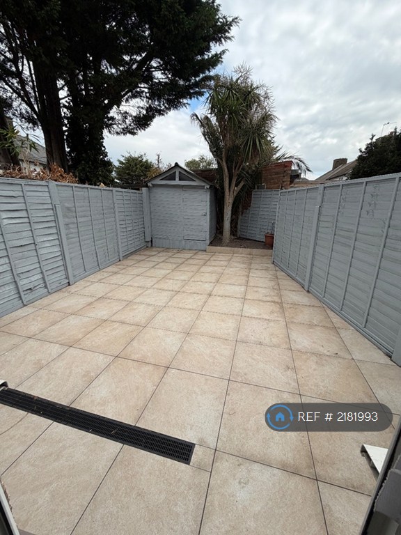 3 bedroom house in Barking, Barking, RM9 (3 bed) (#2181993)