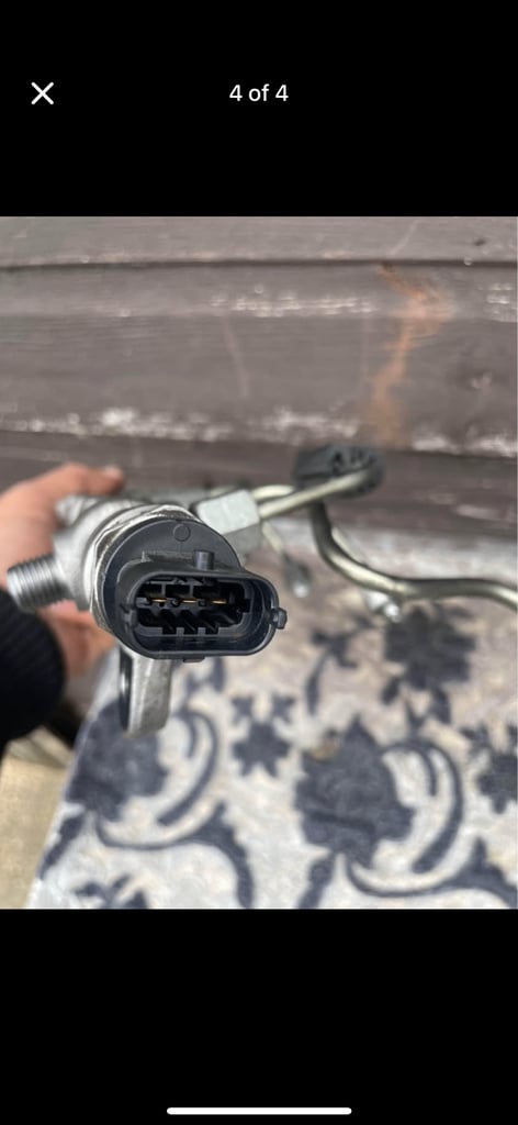 Fuel rail injectors 