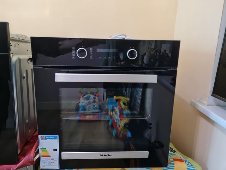 Miele single electric oven built-in black multifunction pyrolytic 