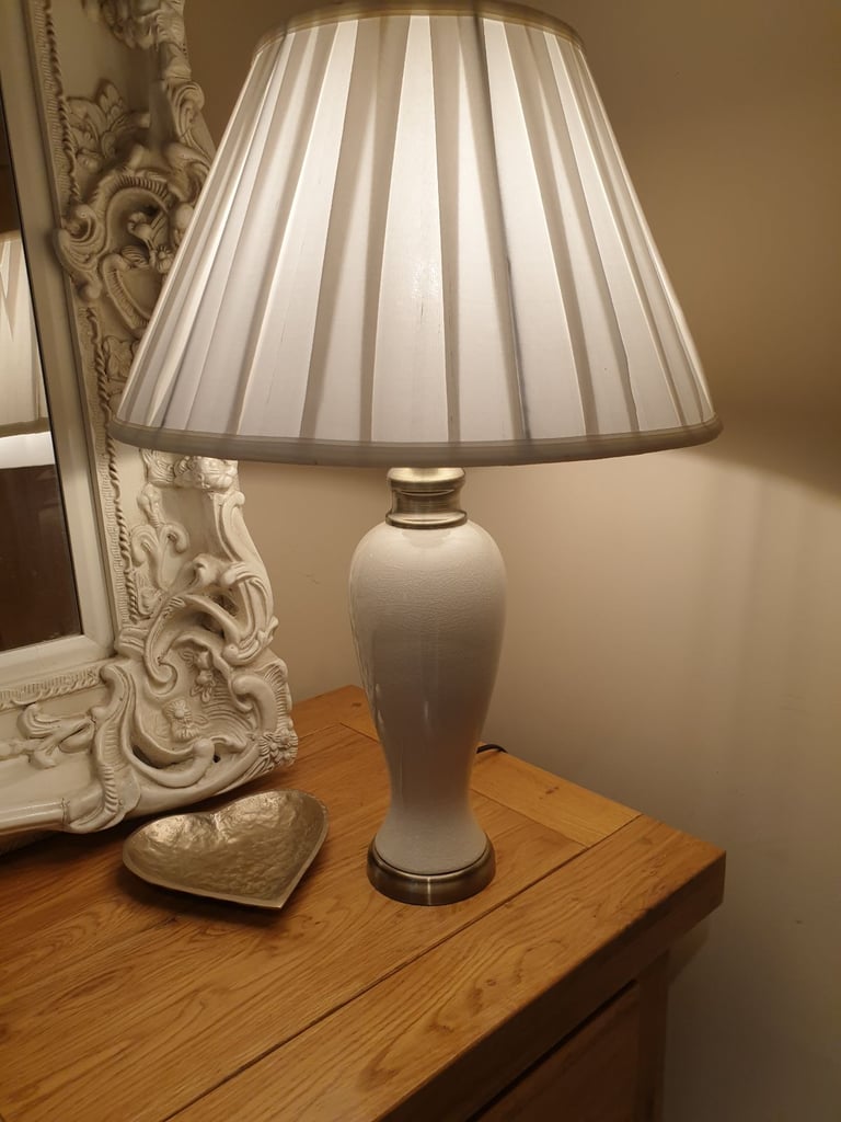 Cream crackle glazed lamp