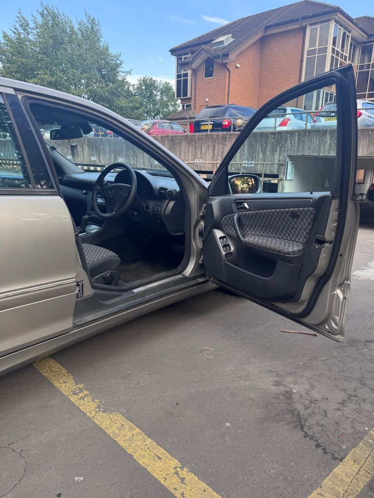 2003 MERCEDES-BENZ C CLASS C180K Avantgarde SE 4dr AUTO PETROL SILVER SALOON VGC