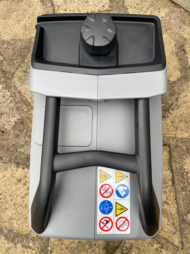 Petrol generator 