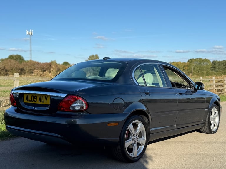 JAGUAR X-TYPE 2.2d SE 2009 4dr Auto Grey | Full Service History | MOT June 2026